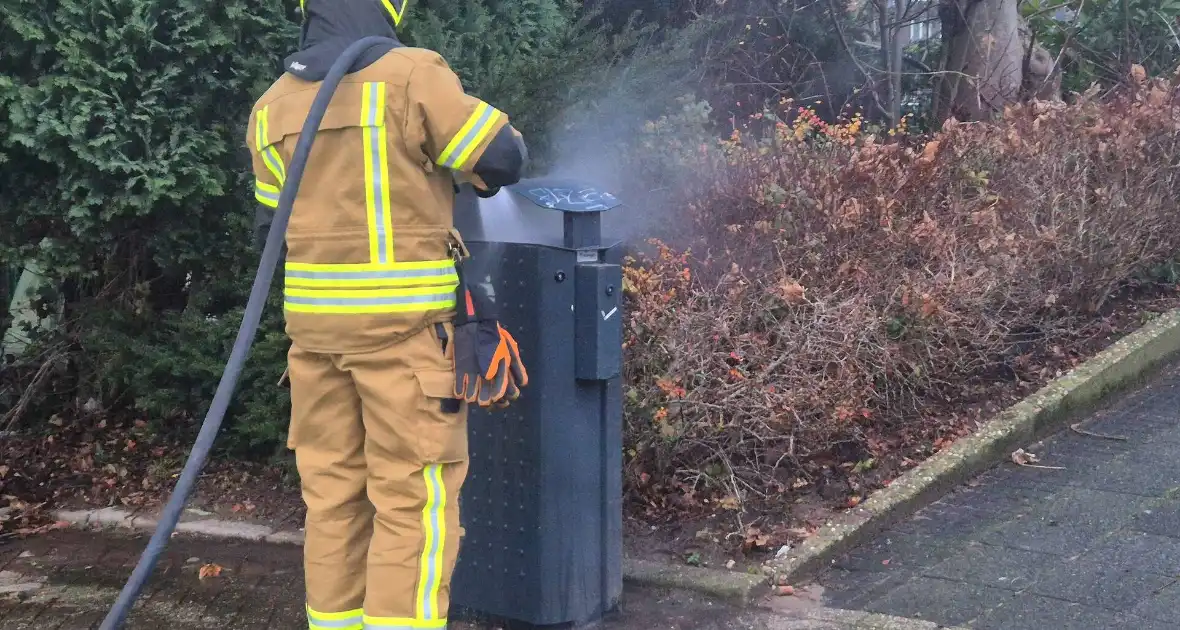 Brand in prullenbak vermoedelijk aangestoken - Foto 4