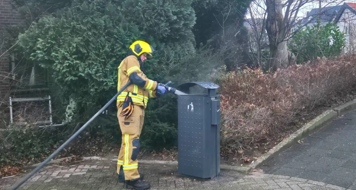 Brand in prullenbak vermoedelijk aangestoken - Foto 5