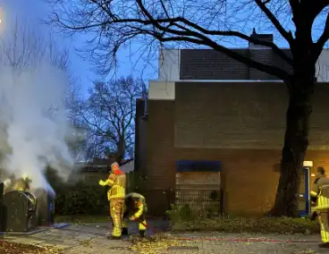 Brand in ondergrondse container zorgt voor veel rookontwikkeling