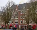 Brandweer groots ingezet voor brandend dak