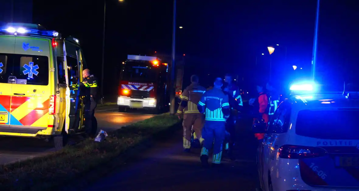 Automobilist raakt van de weg en belandt in het water - Foto 2