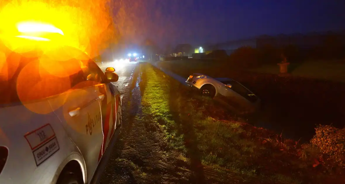 Automobiliste belandt in sloot tijdens keer actie - Foto 2