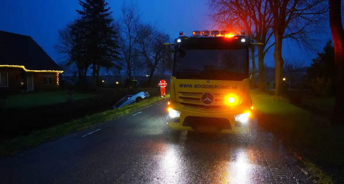 Automobiliste belandt in sloot tijdens keer actie - Foto 6