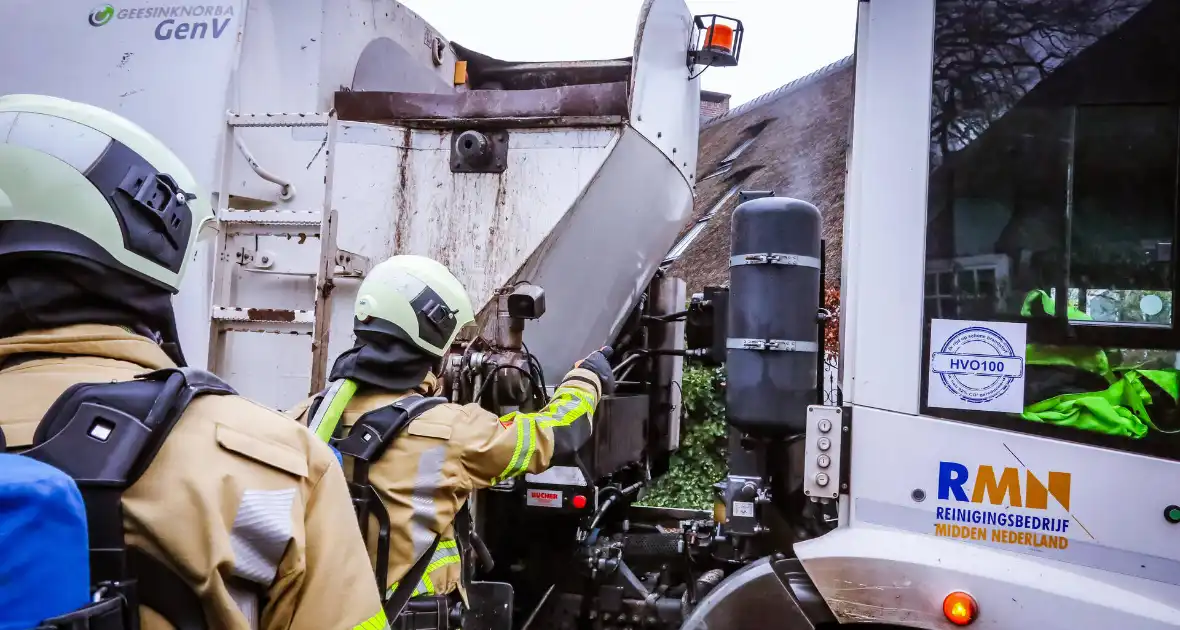 Brand in motor van vrachtwagen - Foto 3