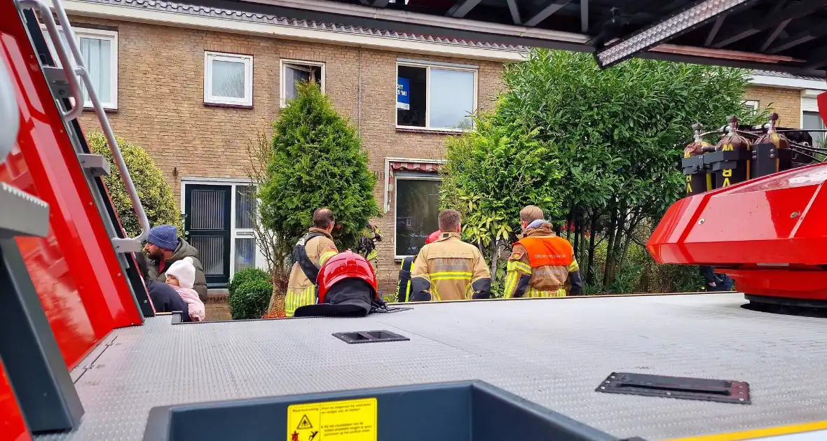 Kaars zorgt voor rookontwikkeling in woning - Foto 4