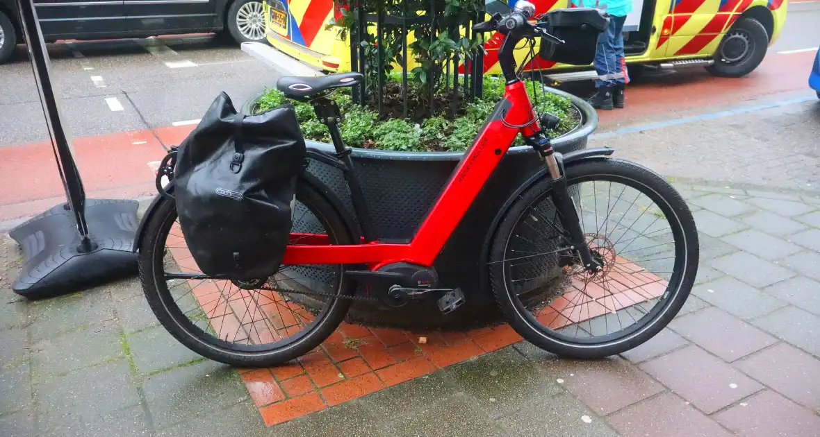 Fietser gewond bij enkelzijdig ongeval - Foto 3