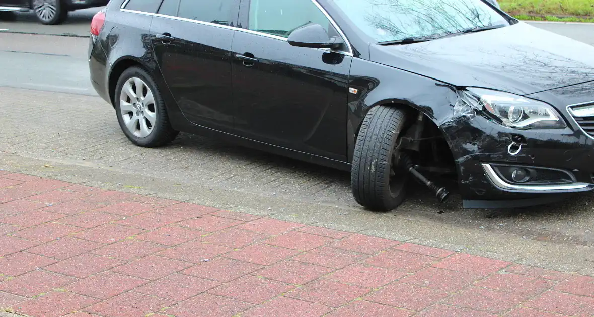 Schade na botsing personenauto's - Foto 1