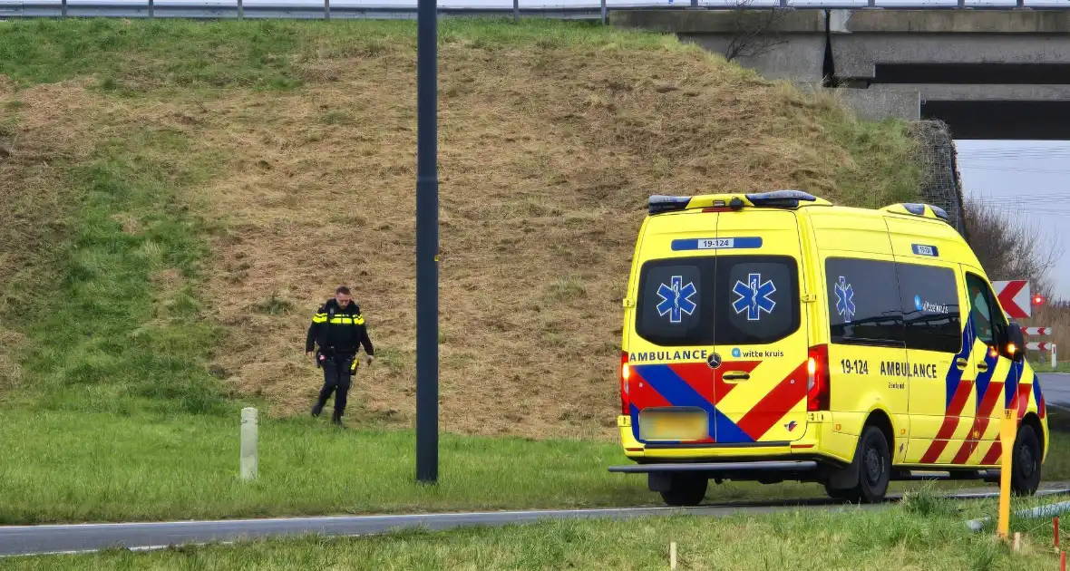 Vrachtwagen weggezakt in de berm - Foto 4