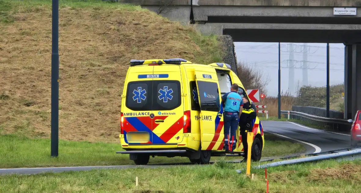 Vrachtwagen weggezakt in berm - Foto 6