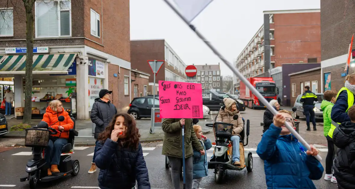 Kinderen vechten voor hun clubhuis met creatieve actie - Foto 11