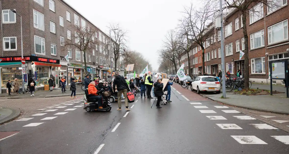 Kinderen vechten voor hun clubhuis met creatieve actie - Foto 7