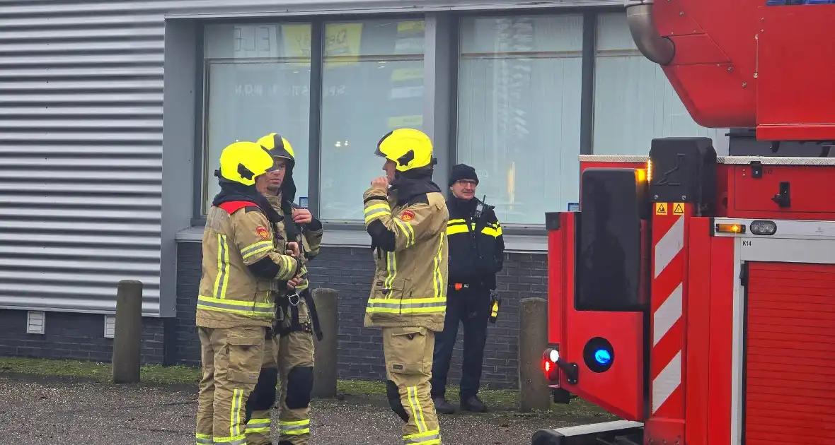 XL supermarkt ontruimd wegens brandgeur - Foto 6