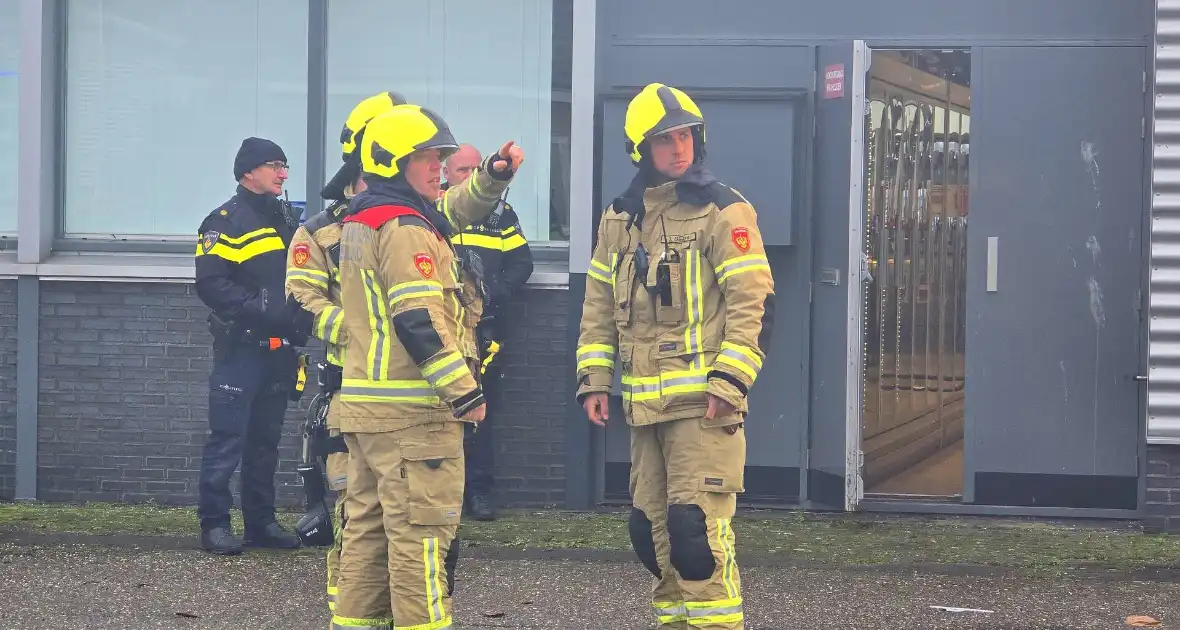 XL supermarkt ontruimd wegens brandgeur - Foto 7