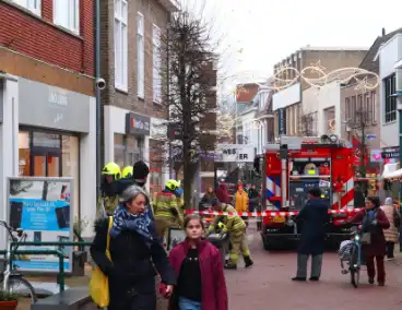 Drukke winkelstraat afgesloten wegens gaslucht