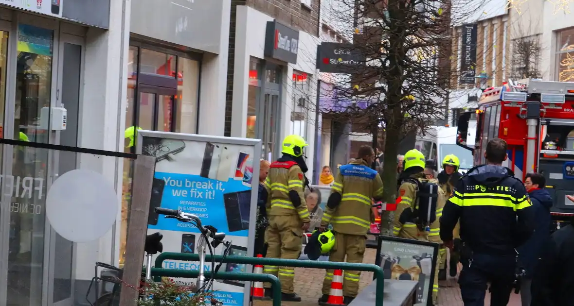 Drukke winkelstraat afgesloten wegens gaslucht - Foto 5