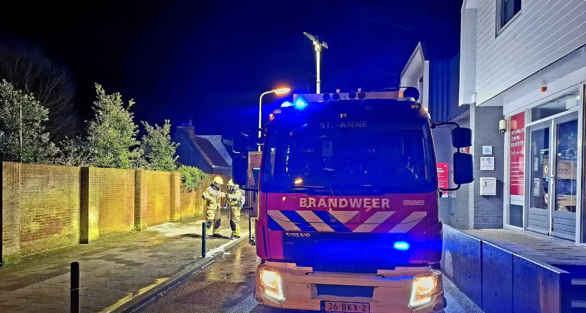 Brand slaat over naar schutting - Foto 9