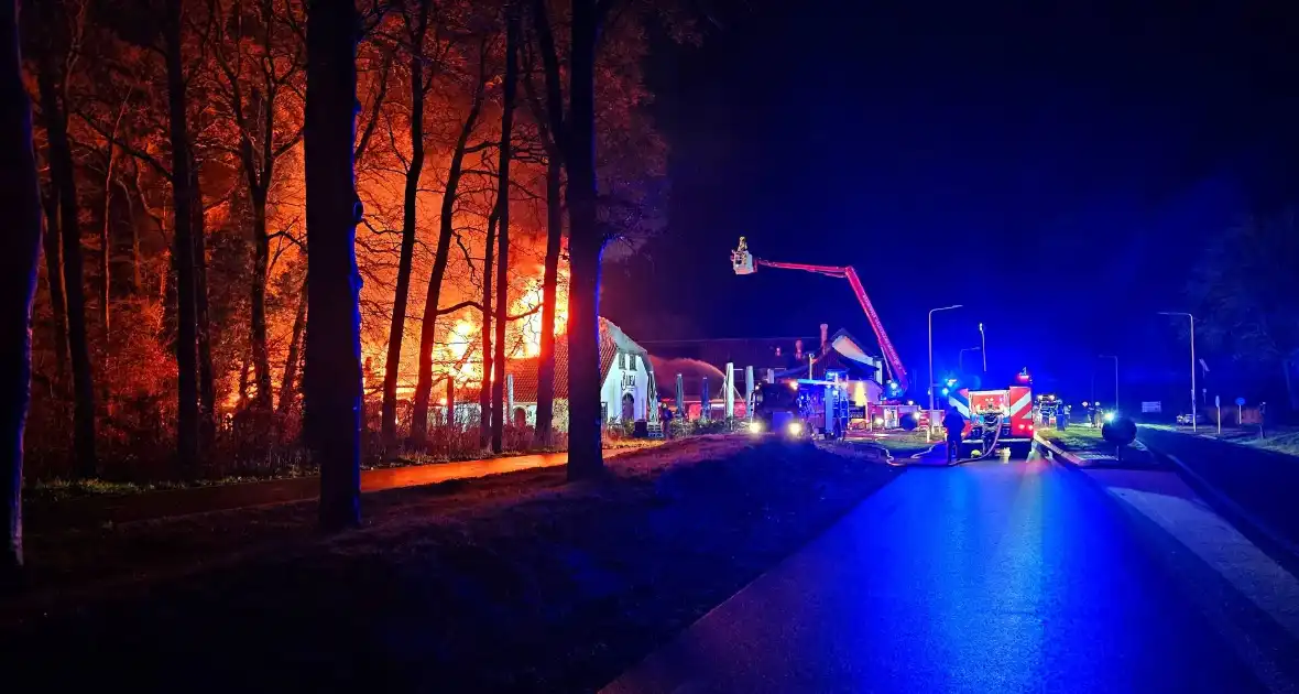 Uitslaande brand verwoest pannenkoekenrestaurant - Foto 1