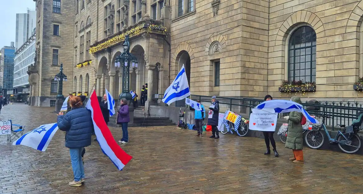 Pro-Israël-demonstratie voor stadhuis - Foto 1