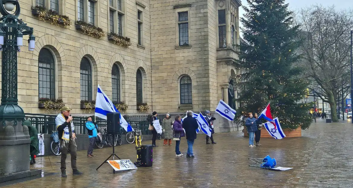 Pro-Israël-demonstratie voor stadhuis - Foto 2