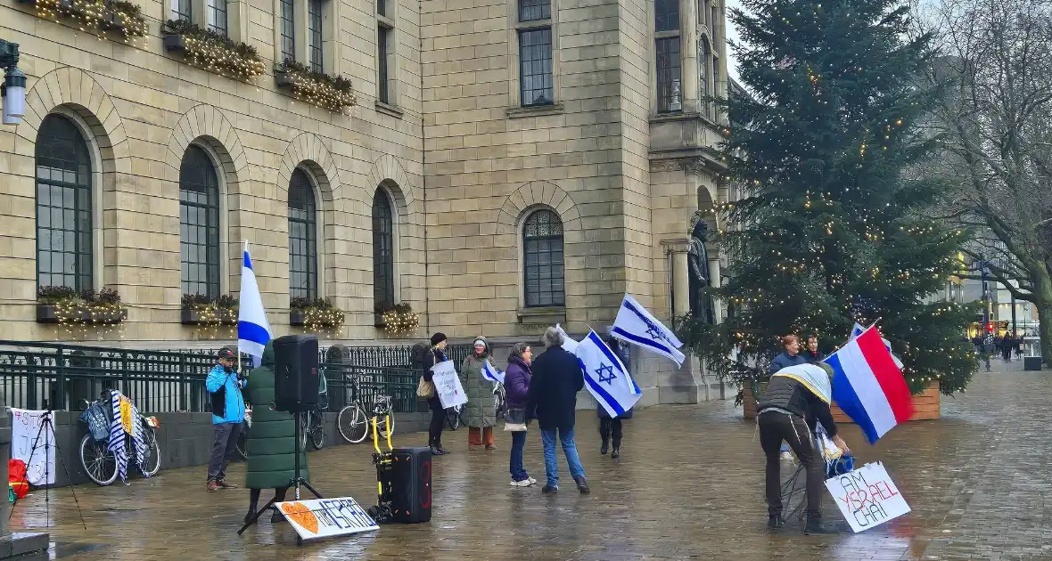 Pro-Israël-demonstratie voor stadhuis - Foto 3