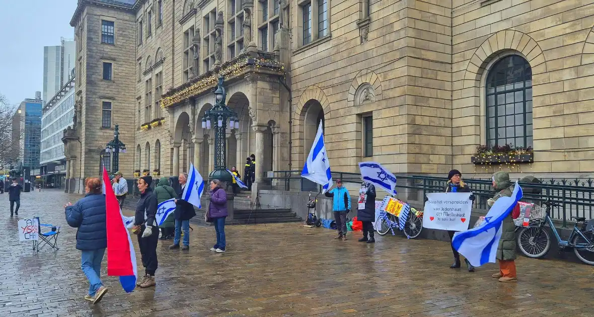 Pro-Israël-demonstratie voor stadhuis - Foto 4