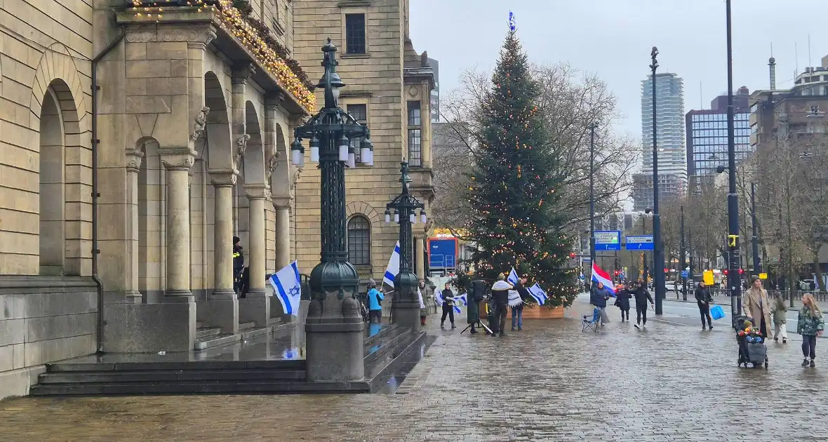 Pro-Israël-demonstratie voor stadhuis - Foto 5