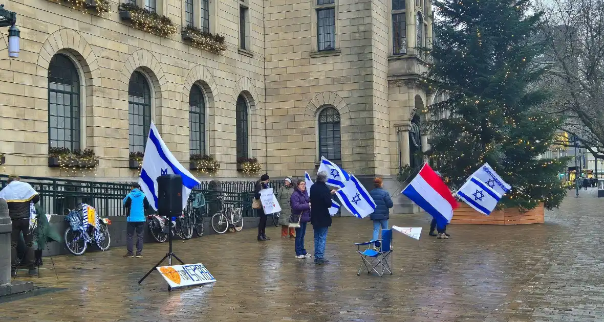 Pro-Israël-demonstratie voor stadhuis - Foto 6