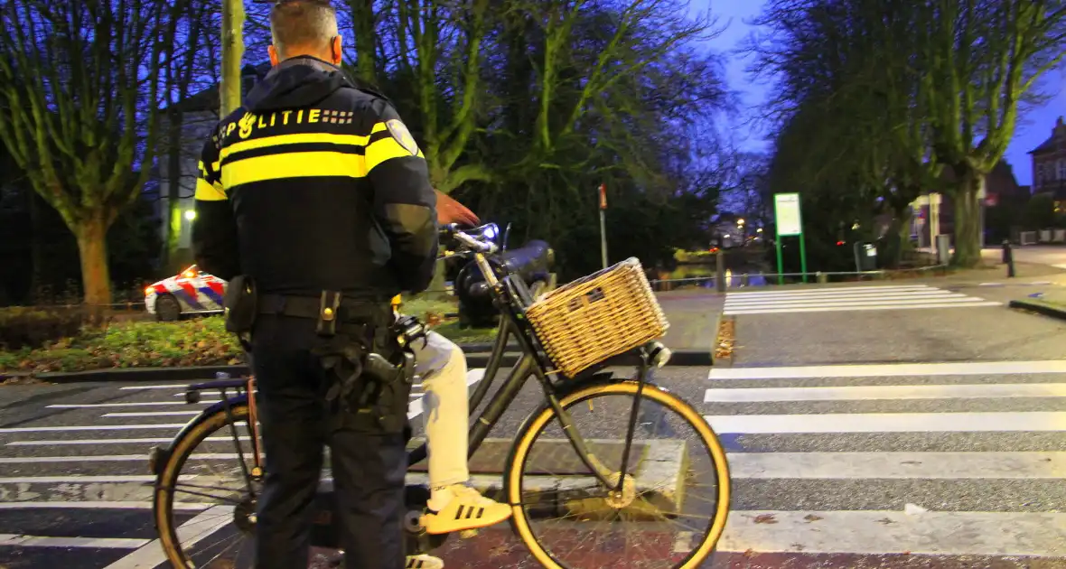 Fietsster botst tegen stoeprand - Foto 2