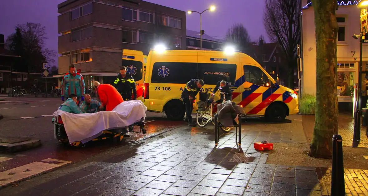 Fietsster botst tegen stoeprand - Foto 6