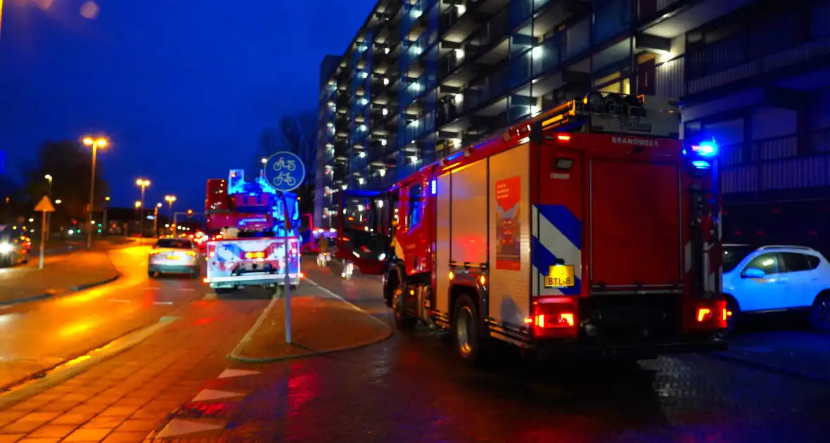 Vuurwerk zet portiek vol rook - Foto 6