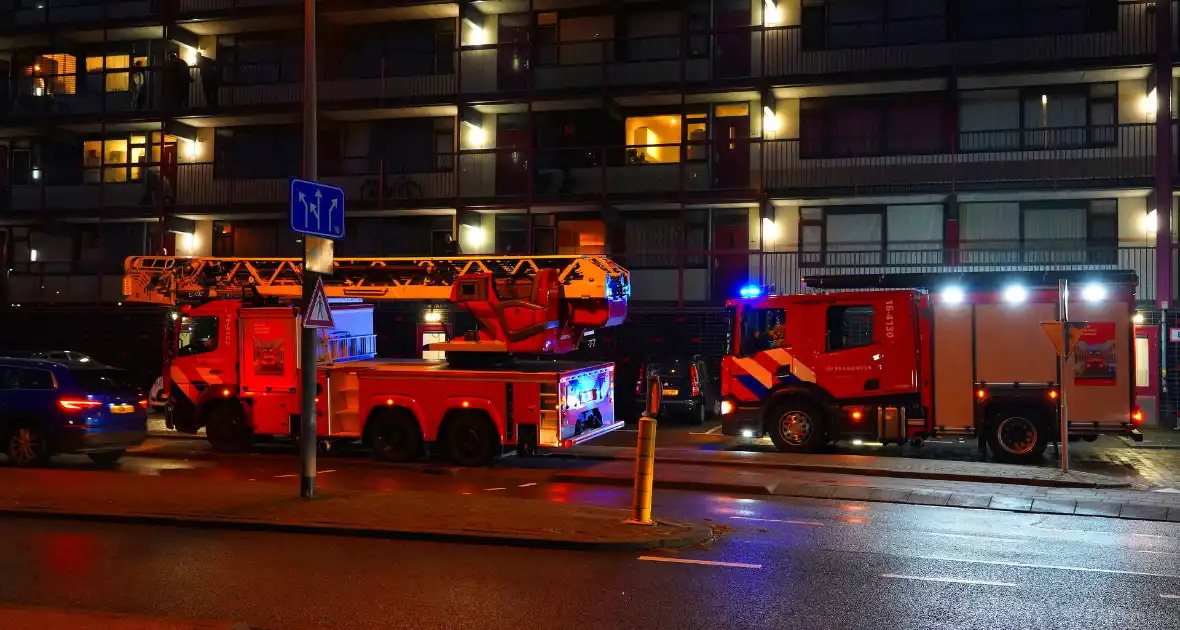 Vuurwerk zet portiek vol rook - Foto 7