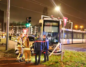 Meerdere gewonden bij ernstige botsing tussen auto en tram