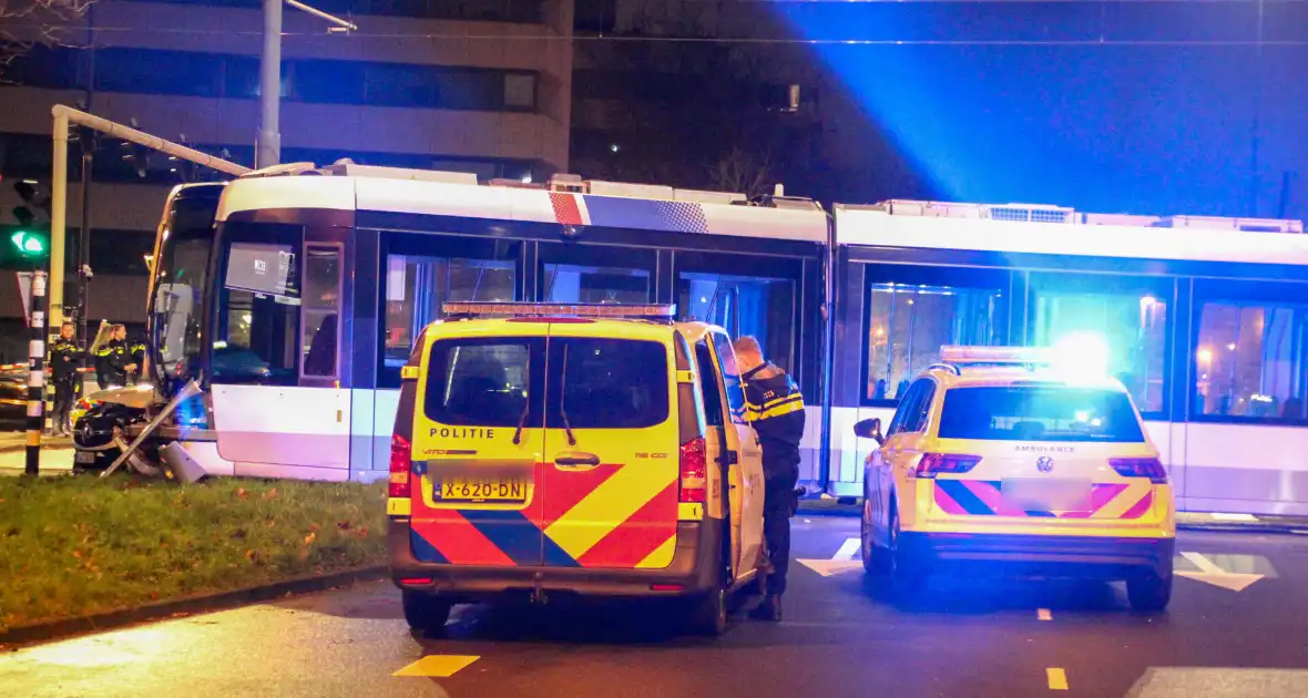 Meerdere gewonden bij ernstige botsing tussen auto en tram - Foto 8