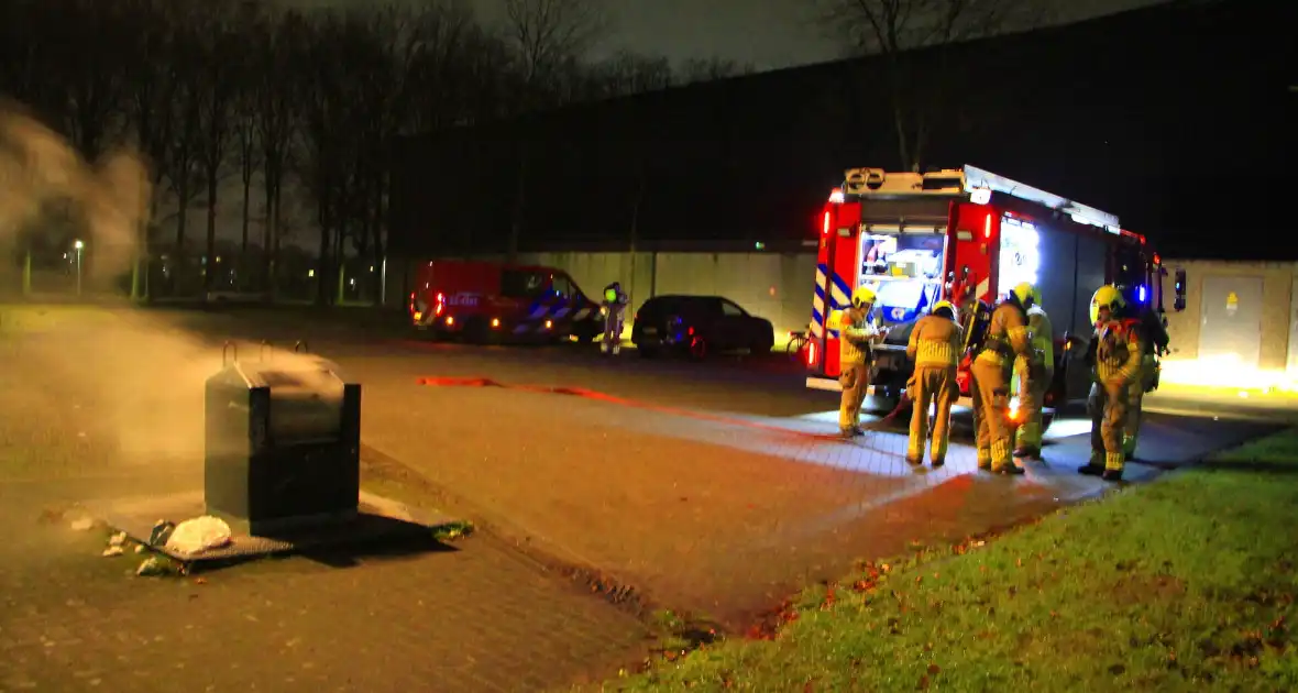 Brand in ondergrondse container gedoofd - Foto 13