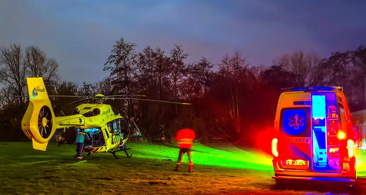 Ambulance helikopter vervoerd patiënt vanaf eilanden