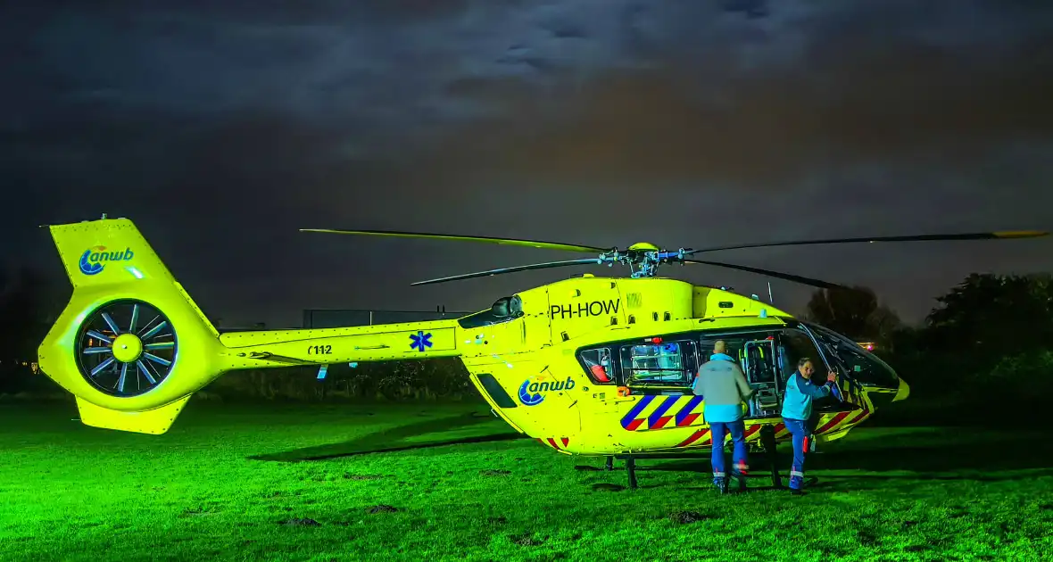 Ambulance helikopter vervoerd patiënt vanaf eilanden - Foto 1