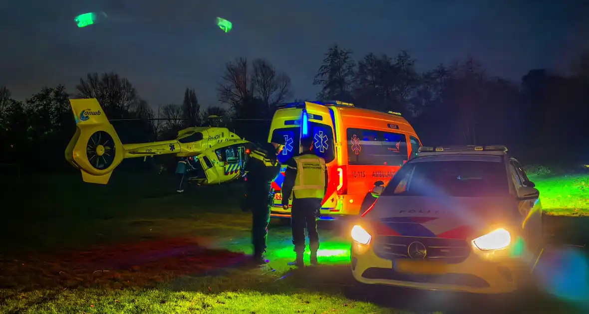 Ambulance helikopter vervoerd patiënt vanaf eilanden - Foto 4