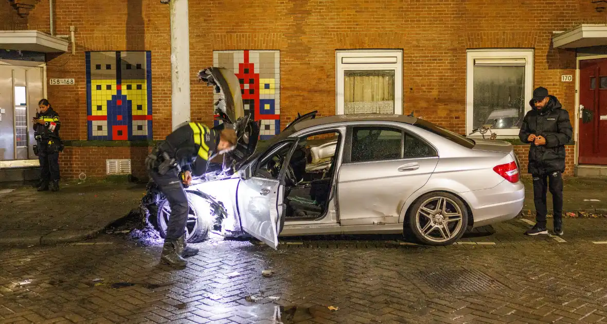 Eigenaar ziet auto in vlammen op gaan - Foto 6