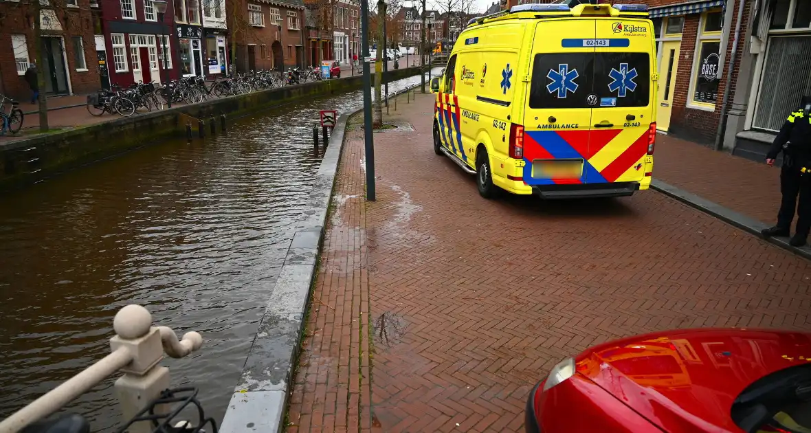 Fietsster belandt in gracht