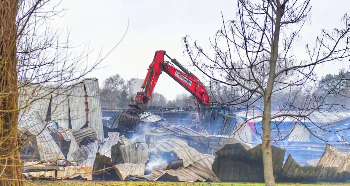 Brandmeester bij brand houthandel nablussen begonnen - Foto 4