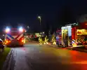 Voertuig vliegt in brand in garagebedrijf