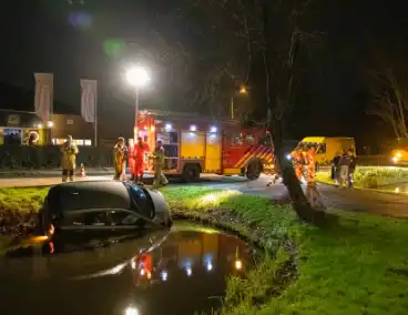 Beschonken automobilist raakt te water