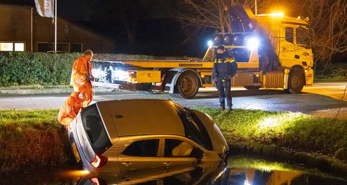 Beschonken automobilist raakt te water - Foto 10