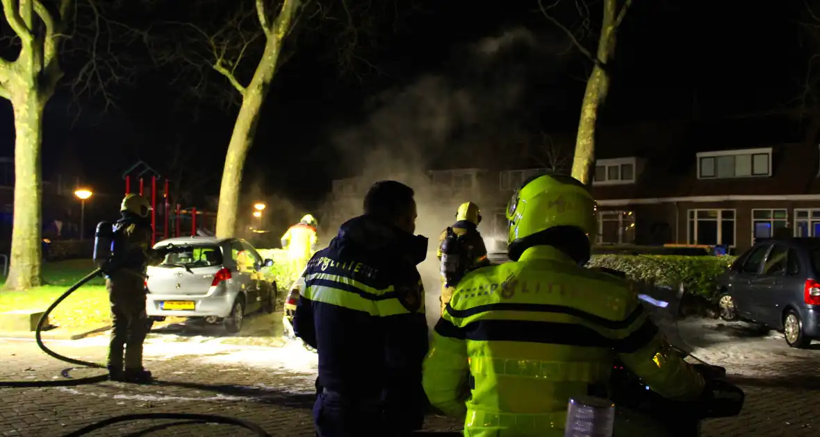 Geparkeerde auto's verwoest door brand - Foto 14