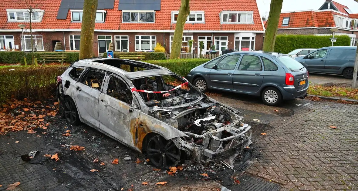 Schade aan voertuigen goed te zien bij daglicht - Foto 3