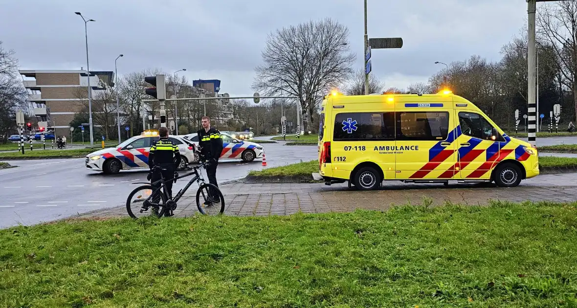 Bestelbus en mountainbiker botsen op elkaar - Foto 6