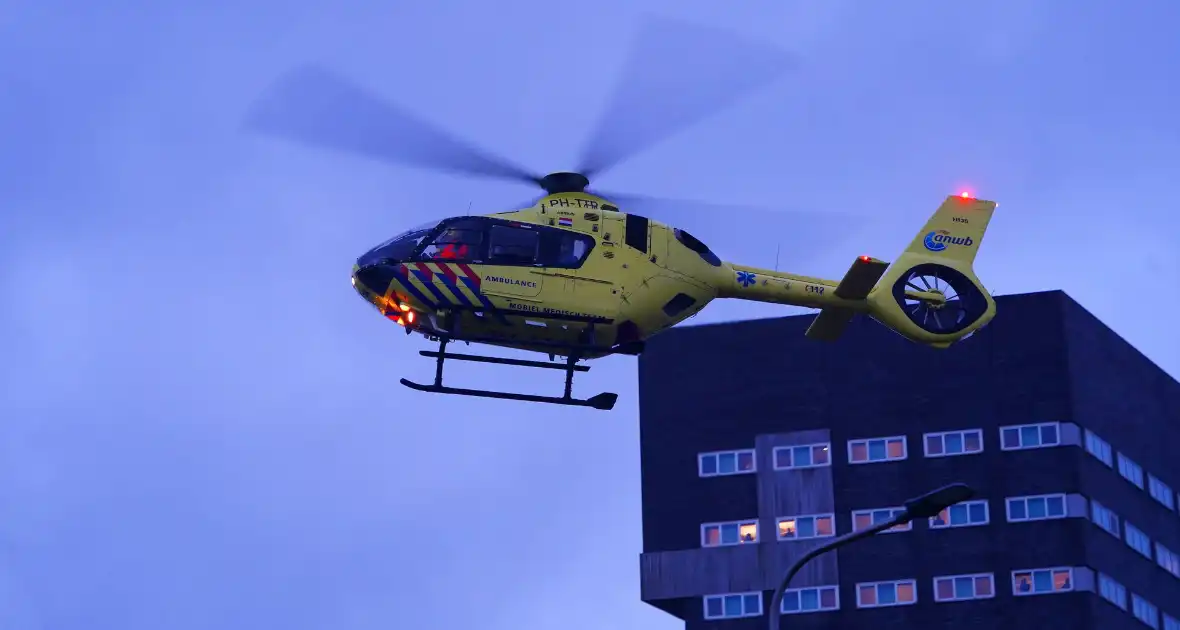 Automobilist botst bij wasstraat in wasbox tegen muur - Foto 5