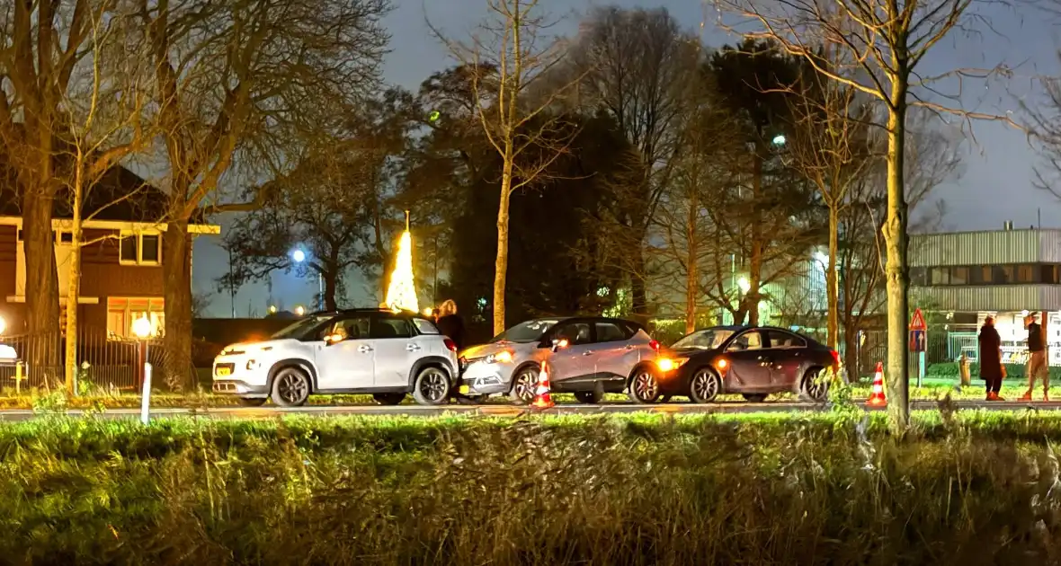 Drie auto's betrokken bij kop-staartaanrijding