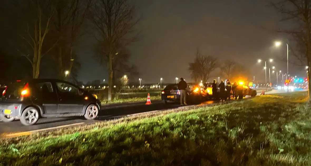 Drie auto's betrokken bij kop-staartaanrijding - Foto 1