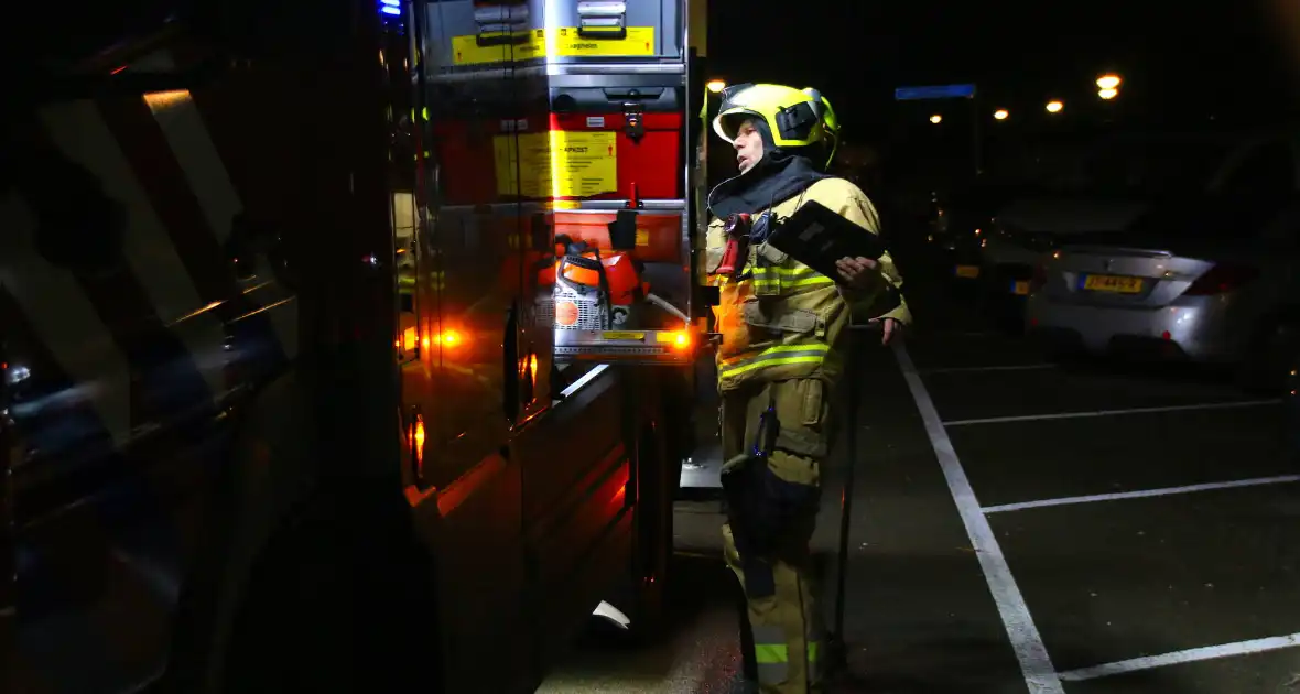 Container in schuur vliegt in brand - Foto 4